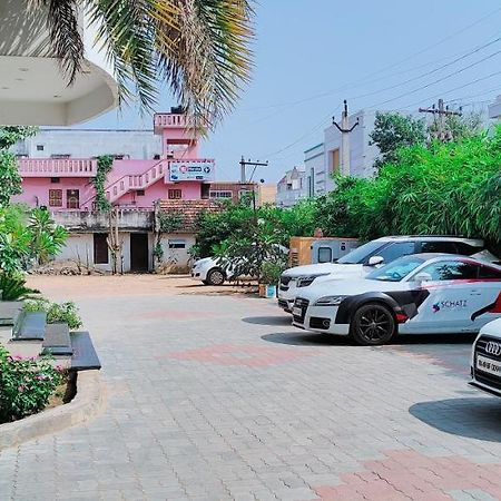 Aparthotel Pine Tree Kanchipuram Exterior foto